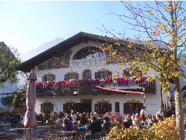 Last Minute Familienurlaub Kurzreise im Dezember Bayern Biergarten  